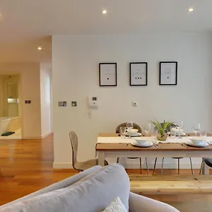  Apartment City Heart Apartments: Spacious 2-bed With Views & Netflix United Kingdom