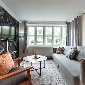  Apartment Zircon - 2 Bed Flat With Parking United Kingdom